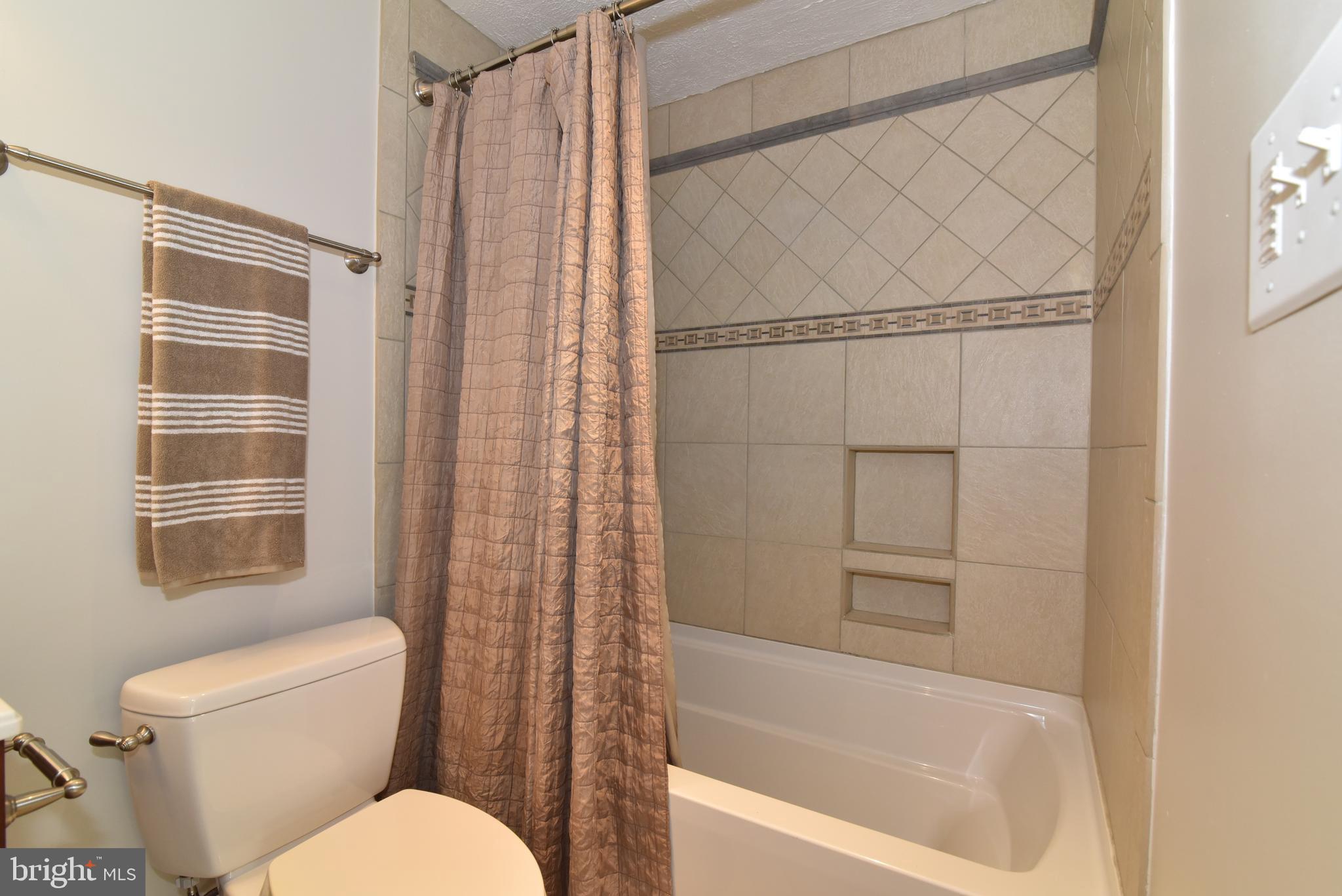 1537 Autumn Ridge Circle Reston, VA 20194 - Photo 22 of 43 Upper Hall Bath