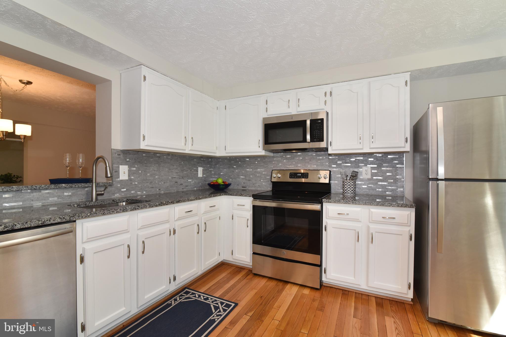 1537 Autumn Ridge Circle Reston, VA 20194 - Photo 3 of 43 Kitchen Granite Counters and Stainless Appliances