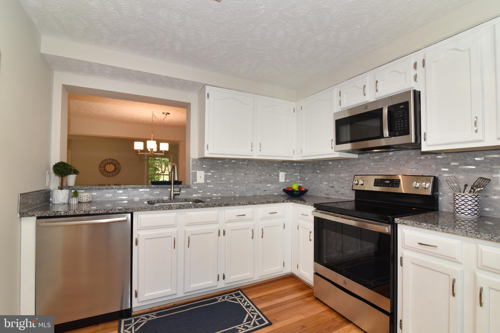 1537 Autumn Ridge Circle Reston, VA 20194 - Photo 4 of 43 Kitchen with pass through to Dining