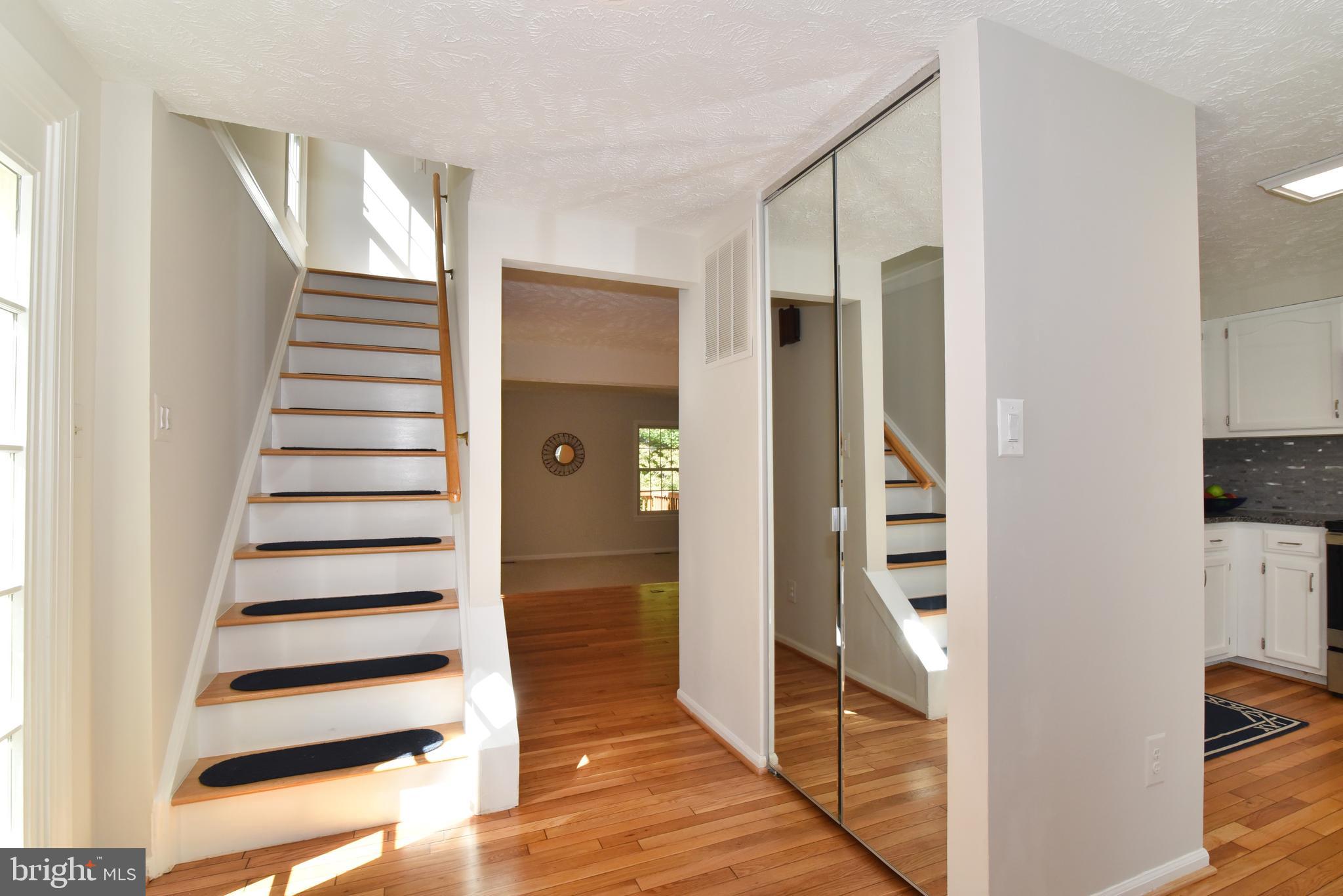 1537 Autumn Ridge Circle Reston, VA 20194 - Photo 9 of 43 Foyer