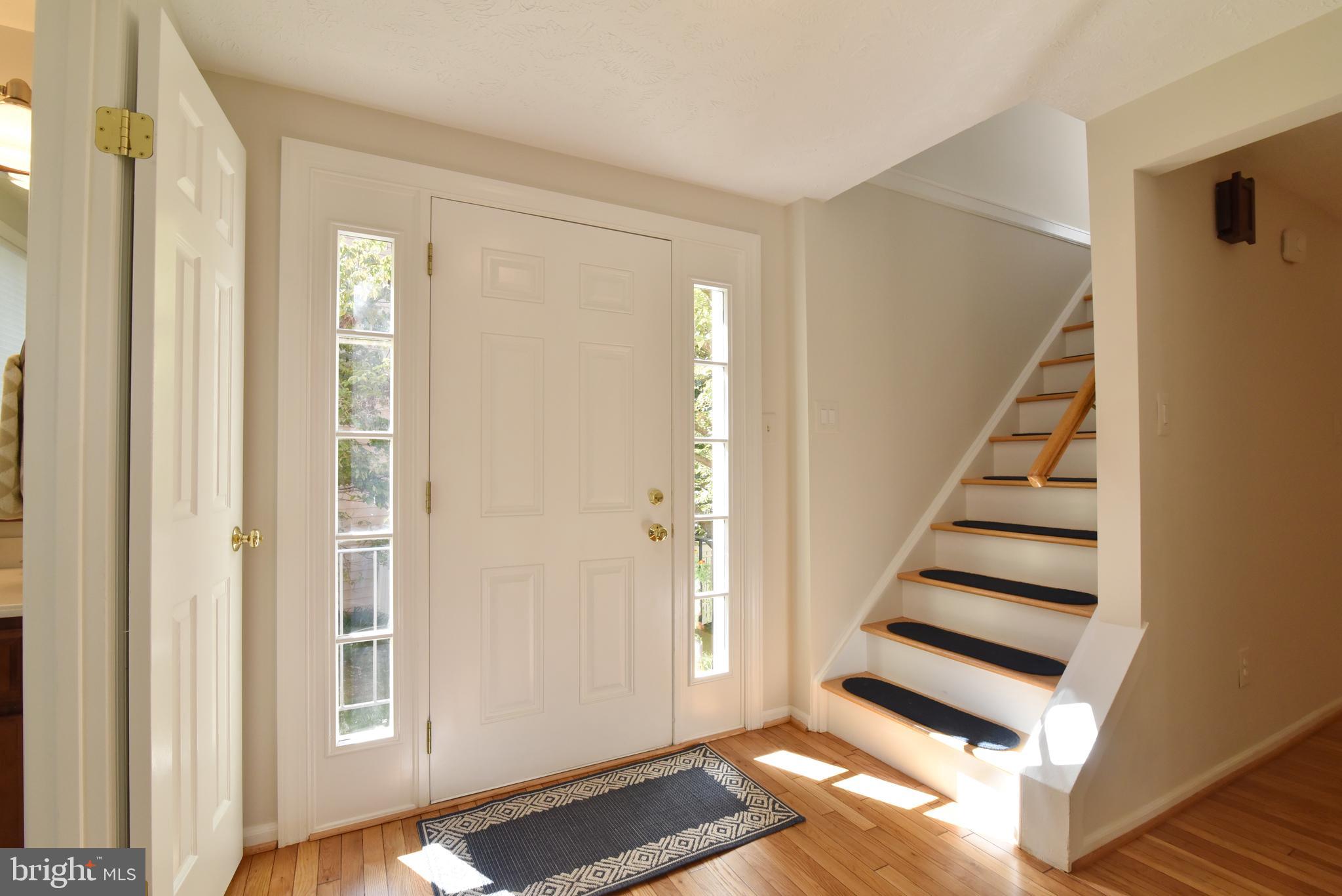 1537 Autumn Ridge Circle Reston, VA 20194 - Photo 10 of 43 Foyer