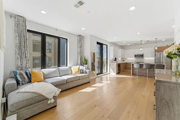 $949,000 | 30 Penniman Road, Unit 302, Boston, MA 02134