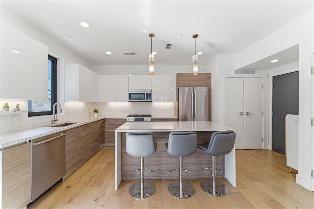 30 Penniman Road, Unit 302 Boston, MA 02134 - Photo 4 of 28