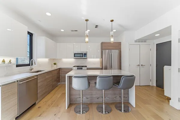 $949,000 | 30 Penniman Road, Unit 302, Boston, MA 02134