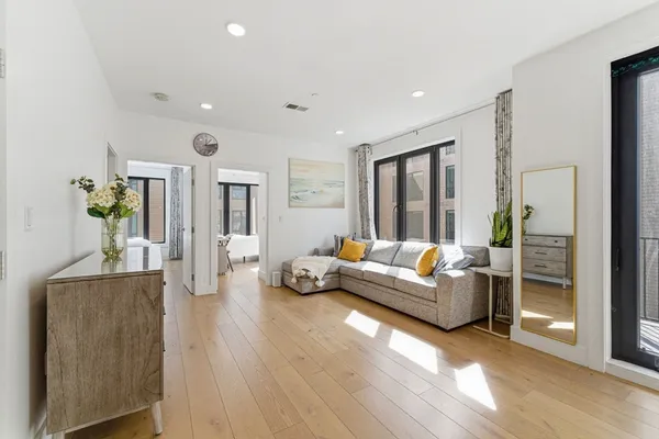 $949,000 | 30 Penniman Road, Unit 302, Boston, MA 02134