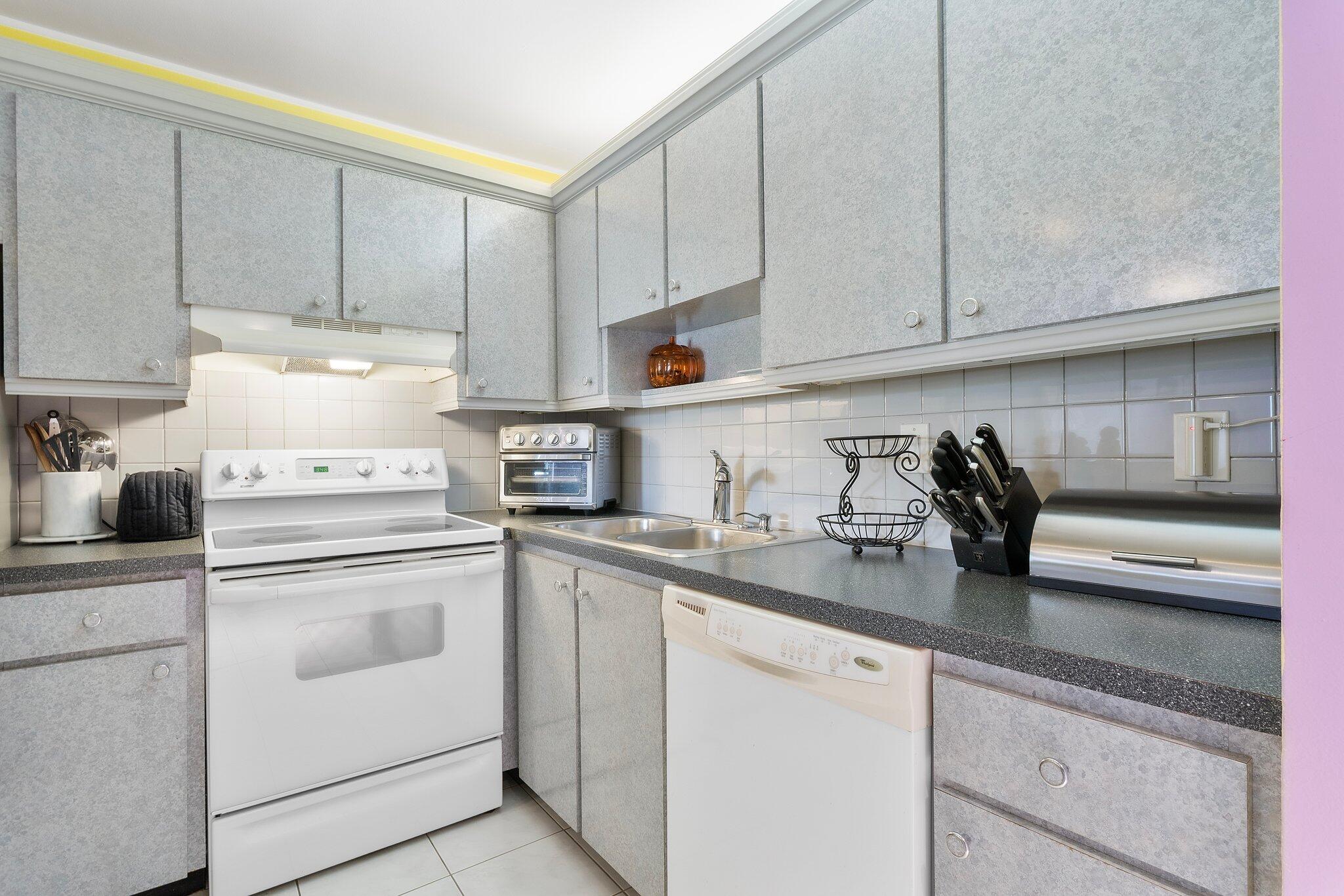 9355 Southwest 8th Street, Unit 320 Boca Raton, FL 33428 - Photo 21 of 31 23-web-or-mls-0E2A5699