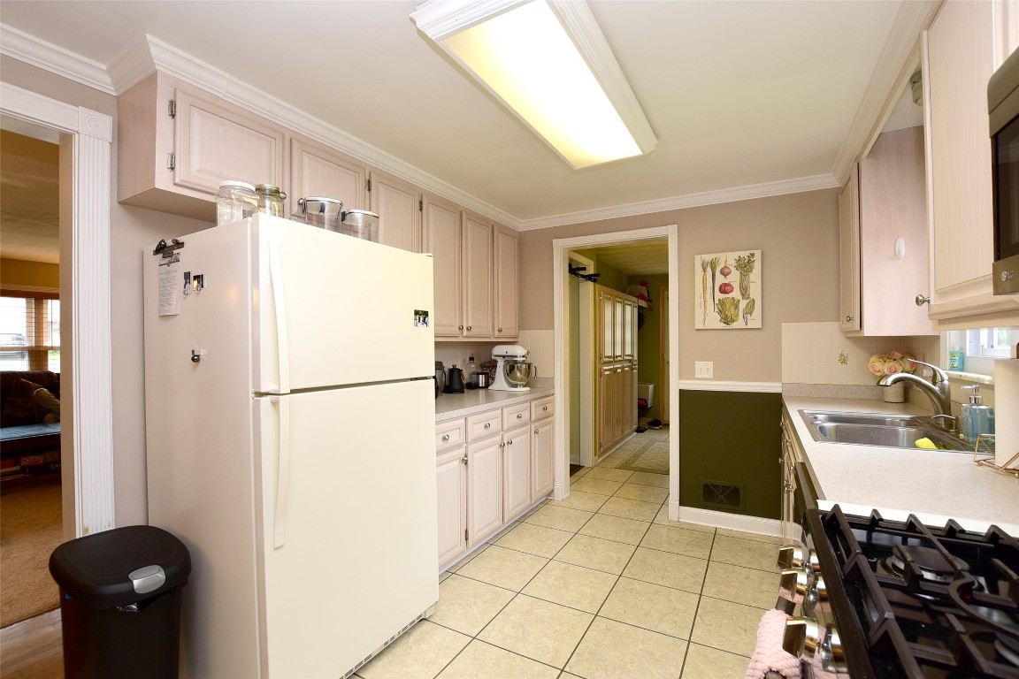 804 Country Club Road Vestal, NY 13850 - Photo 9 of 30 Gallery Image 9