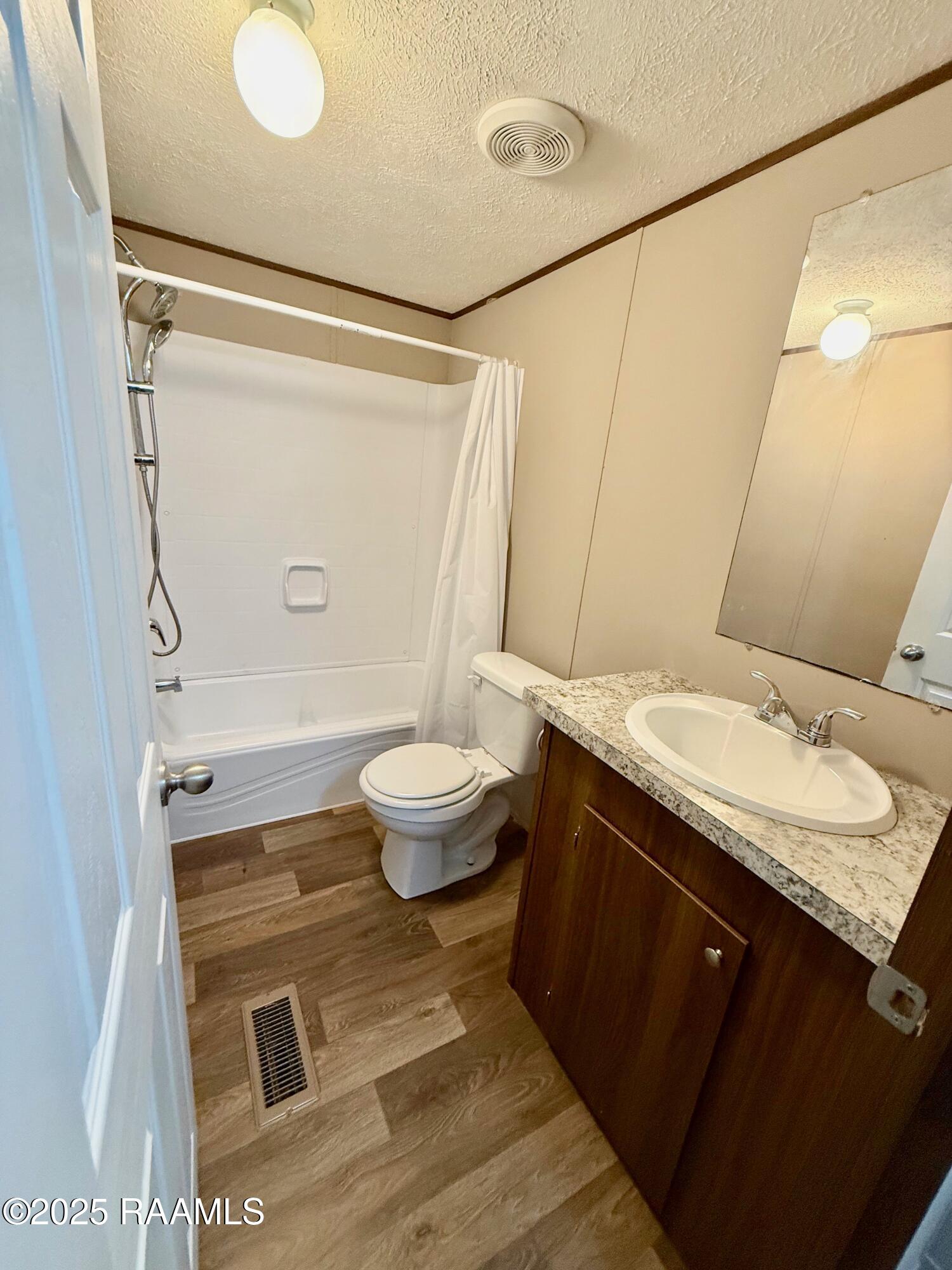 125 La Rue Cannes Duson, LA 70529 - Photo 34 of 40 3rd bathroom