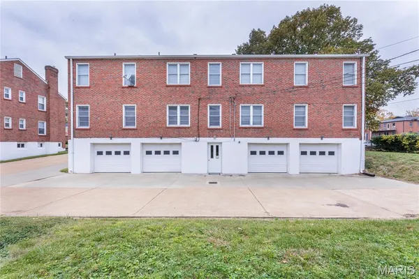 $1,700,000 | 8124-8130 Roxburgh Drive, Unit 1E 1W 2E 2W, St. Louis, MO 63105