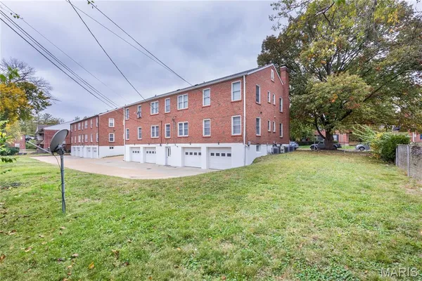 $1,700,000 | 8124-8130 Roxburgh Drive, Unit 1E 1W 2E 2W, St. Louis, MO 63105