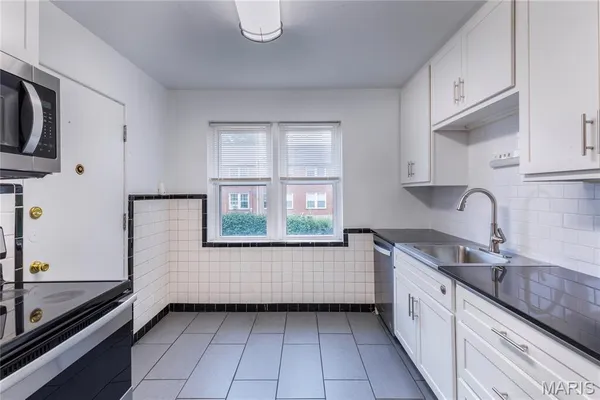 $1,700,000 | 8124-8130 Roxburgh Drive, Unit 1E 1W 2E 2W, St. Louis, MO 63105