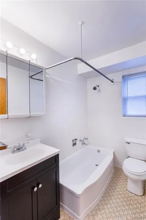 $1,700,000 | 8124-8130 Roxburgh Drive, Unit 1E 1W 2E 2W, St. Louis, MO 63105