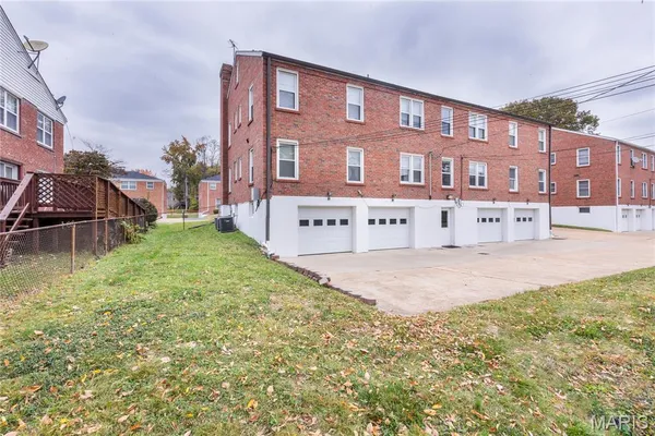 $1,700,000 | 8124-8130 Roxburgh Drive, Unit 1E 1W 2E 2W, St. Louis, MO 63105