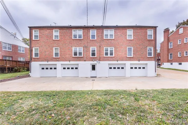 $1,700,000 | 8124-8130 Roxburgh Drive, Unit 1E 1W 2E 2W, St. Louis, MO 63105