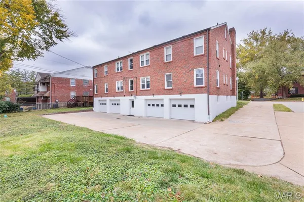 $1,700,000 | 8124-8130 Roxburgh Drive, Unit 1E 1W 2E 2W, St. Louis, MO 63105