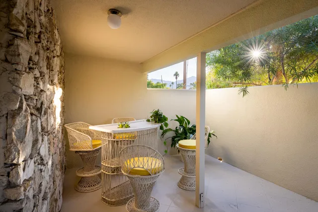 $1,395,000 | 298 North Farrell Drive, Palm Springs, CA 92262