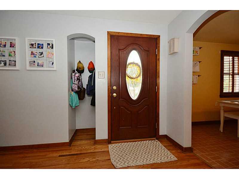 5380 Library Road Bethel Park, PA 15102 - Photo 3 of 24 Entry/Foyer.