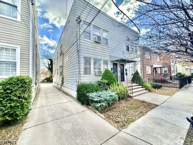 $2,200 | 84 Magnolia Street, Unit 2R, Belleville, NJ 07109