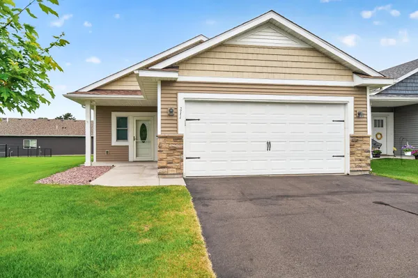 $300,000 | 211 8th Avenue Northeast, Isanti, MN 55040