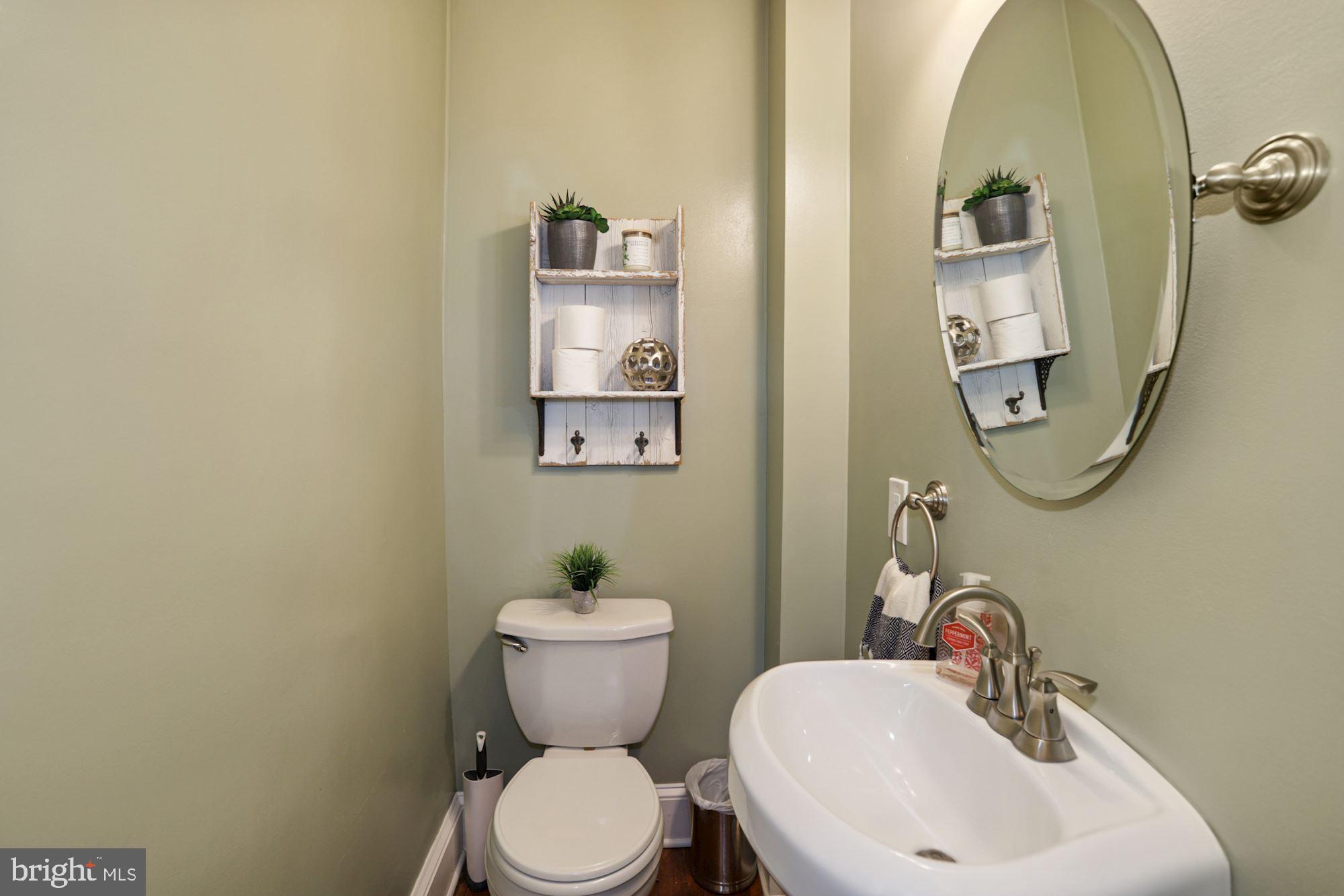 372 Forest Beach Road Annapolis, MD 21409 - Photo 17 of 49 Main Floor Powder Room