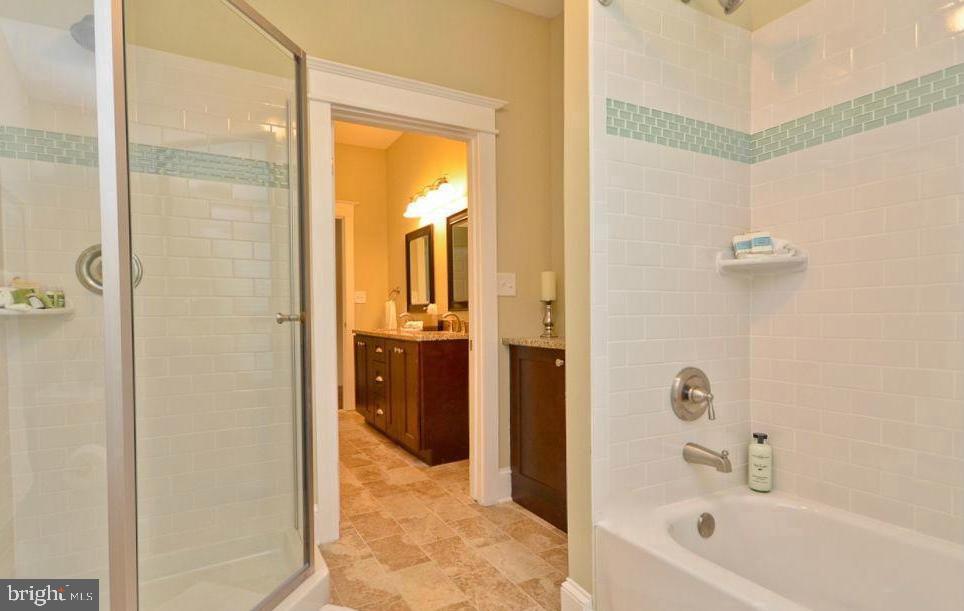 372 Forest Beach Road Annapolis, MD 21409 - Photo 27 of 49 2nd Floor Guest Bath with Separate Shower & tub!