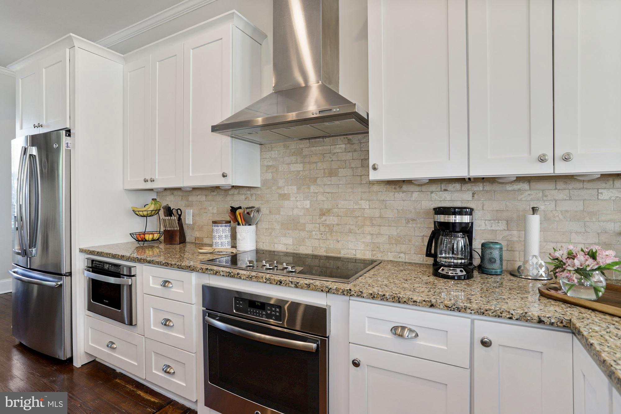 372 Forest Beach Road Annapolis, MD 21409 - Photo 10 of 49 Perfect blend of natural stone surfaces.