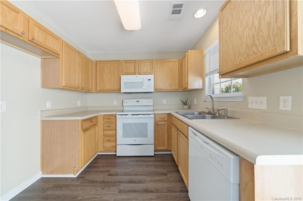 10514 Broken Branch Road Charlotte, NC 28213 - Photo 11 of 20 Gallery Image 11