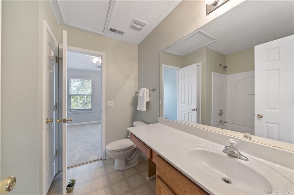 10514 Broken Branch Road Charlotte, NC 28213 - Photo 17 of 20 Gallery Image 17