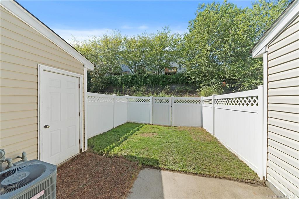 10514 Broken Branch Road Charlotte, NC 28213 - Photo 5 of 20 Gallery Image 5