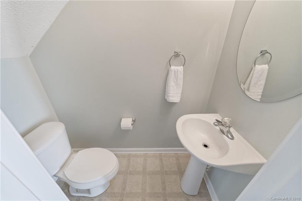 10514 Broken Branch Road Charlotte, NC 28213 - Photo 8 of 20 Gallery Image 8