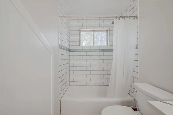 a bathroom with a toilet and a bathtub