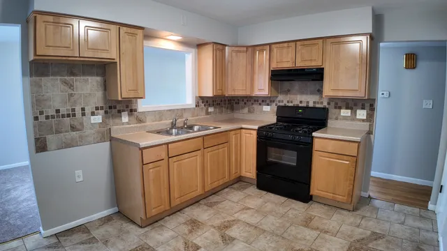 $220,000 | 15444 State Street, South Holland, IL 60473