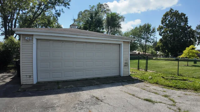 $220,000 | 15444 State Street, South Holland, IL 60473