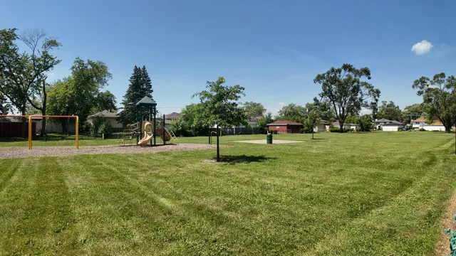 $220,000 | 15444 State Street, South Holland, IL 60473