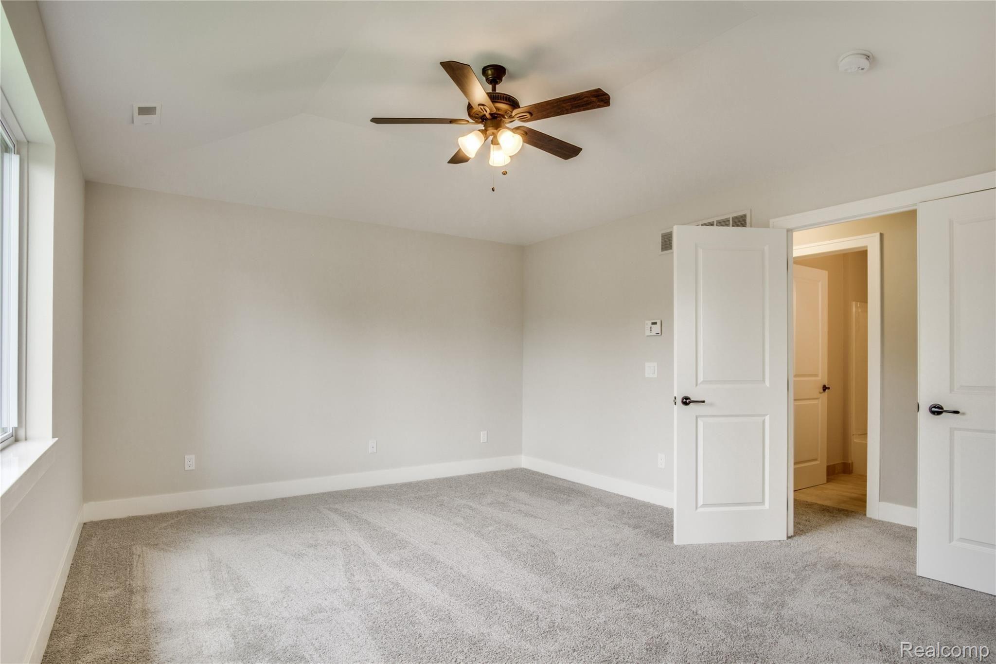 2914 Walsh Drive Rochester, MI 48309 - Photo 27 of 36 Interiors (28 of 37).jpg