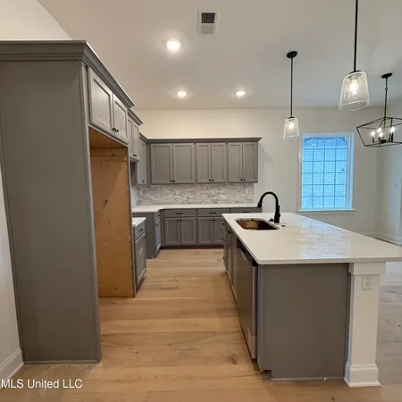 $335,900 | 562 Bolivar Drive, Nesbit, MS 38651