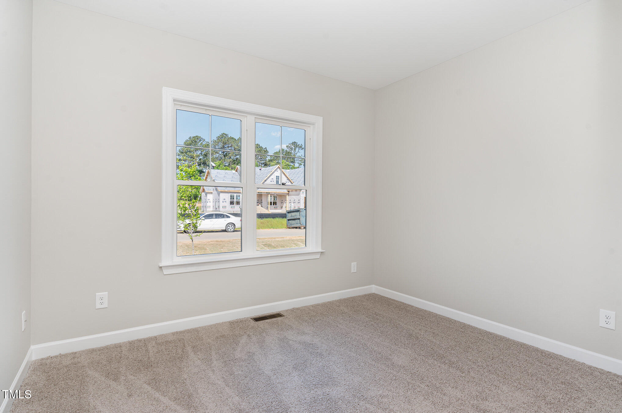 30 Tee Drive Selma, NC 27576 - Photo 22 of 28 an empty room with a window