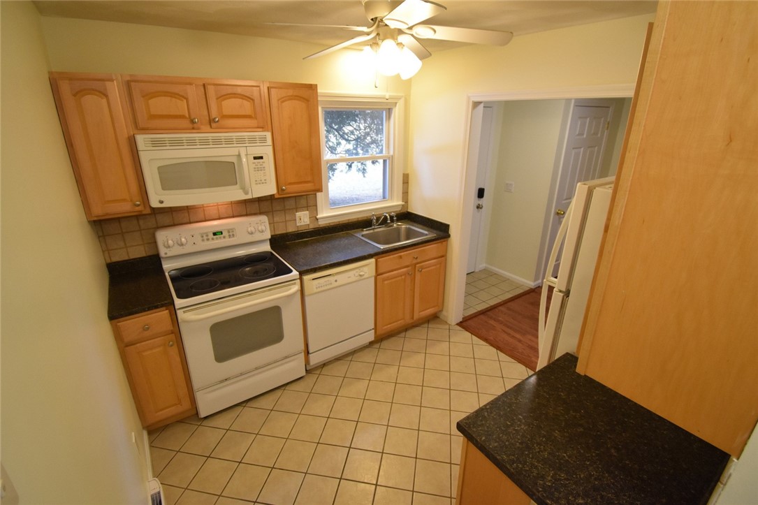 9 Crestview Drive, Unit C Westerly, RI 02891 - Photo 4 of 29