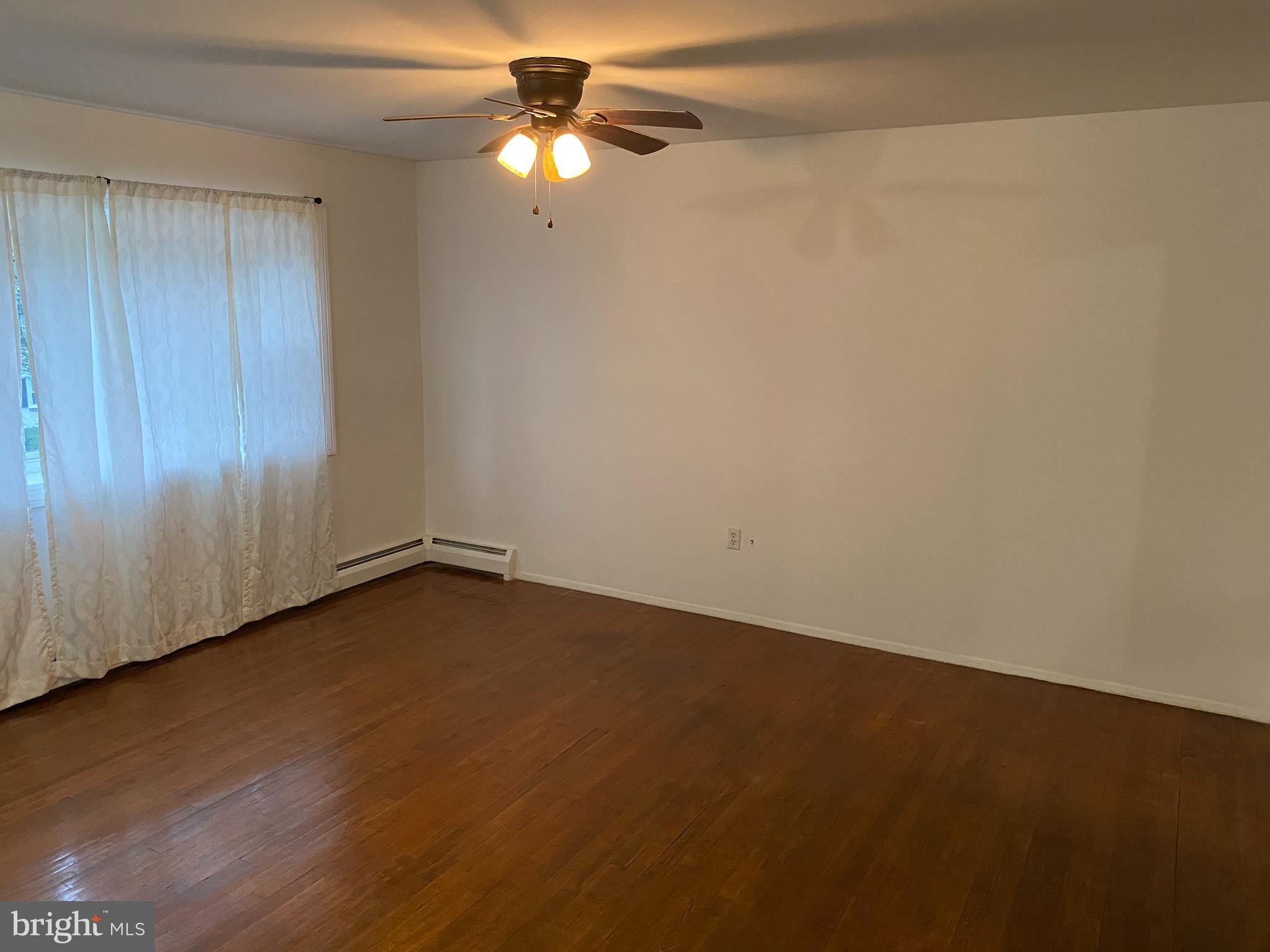13106 Haddock Road Woodbridge, VA 22193 - Photo 3 of 12 Gallery Image 3