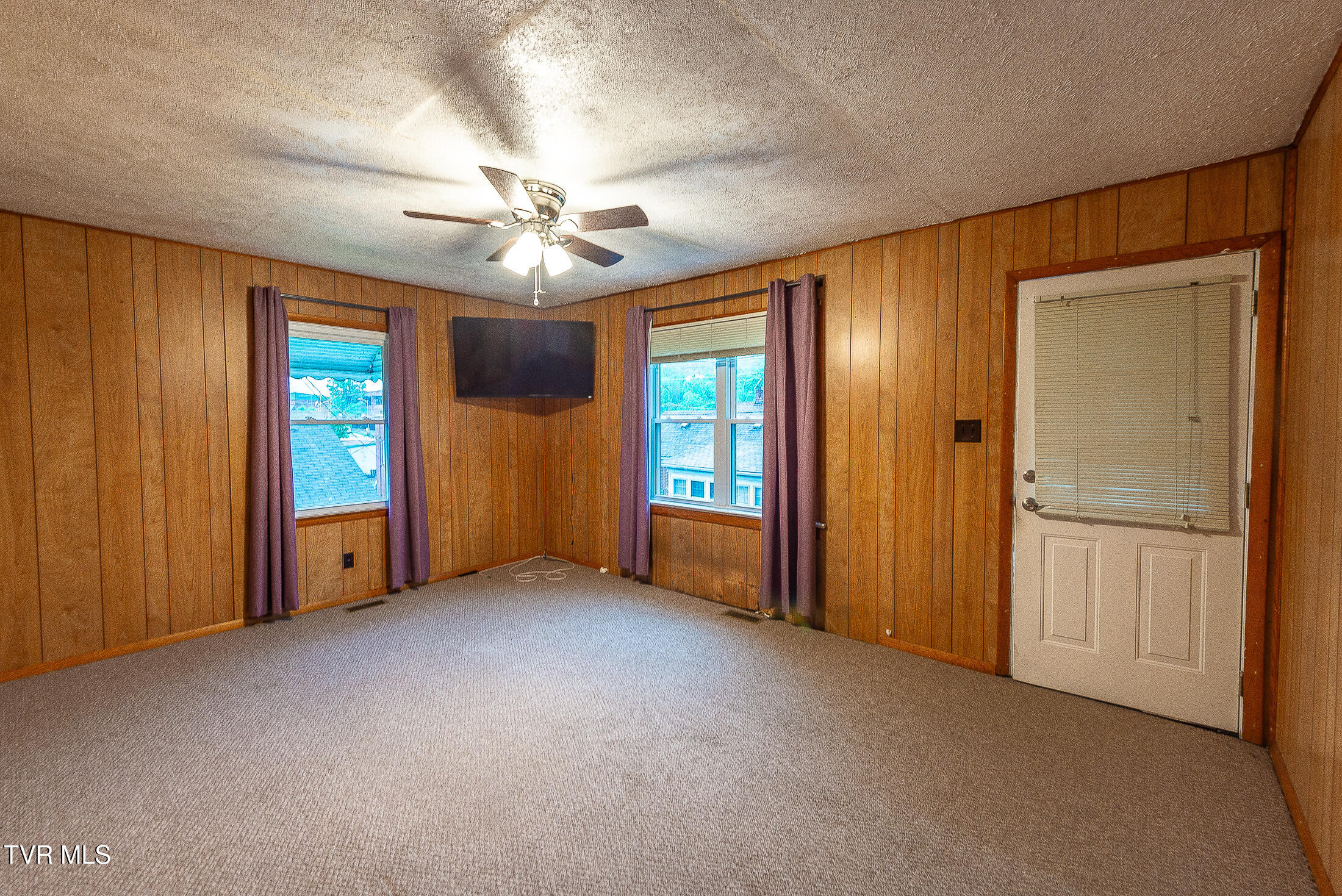 128 Beacon Street Gate City, VA 24251 - Photo 8 of 20 living room
