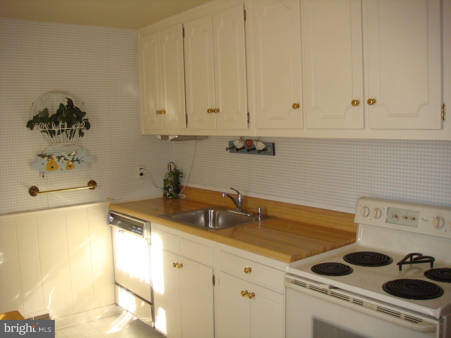 224 Gibbons Road Springfield, PA 19064 - Photo 9 of 20