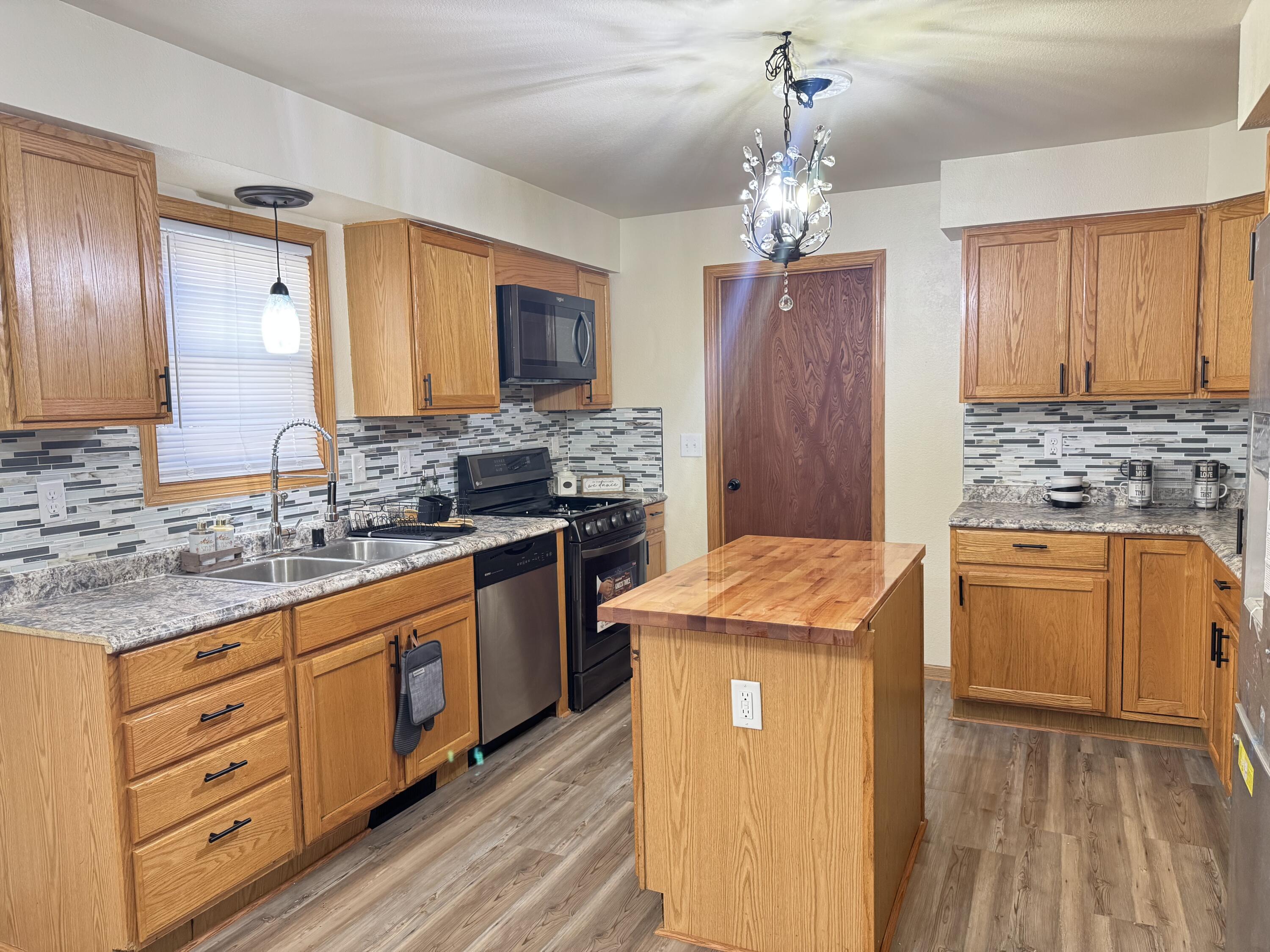 2210 North 15th Street Milwaukee, WI 53205 - Photo 4 of 19 IMG_0729