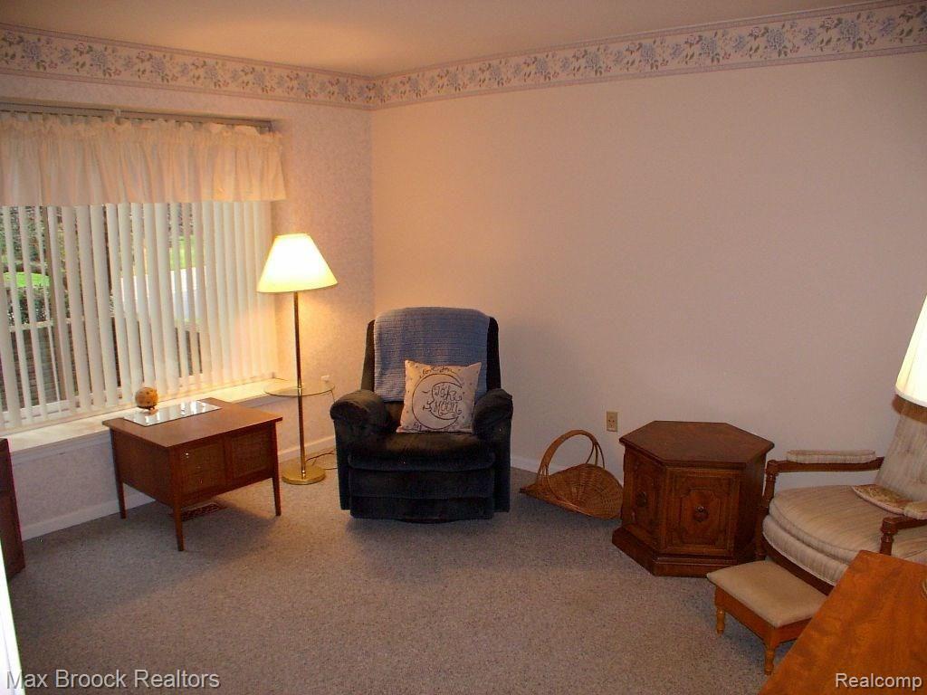 2211 London Bridge Drive, Unit 86 Rochester, MI 48307 - Photo 18 of 26 Front Br.jpg