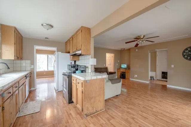 $500,000 | 14531 West Kearney Boulevard, Kerman, CA 93630