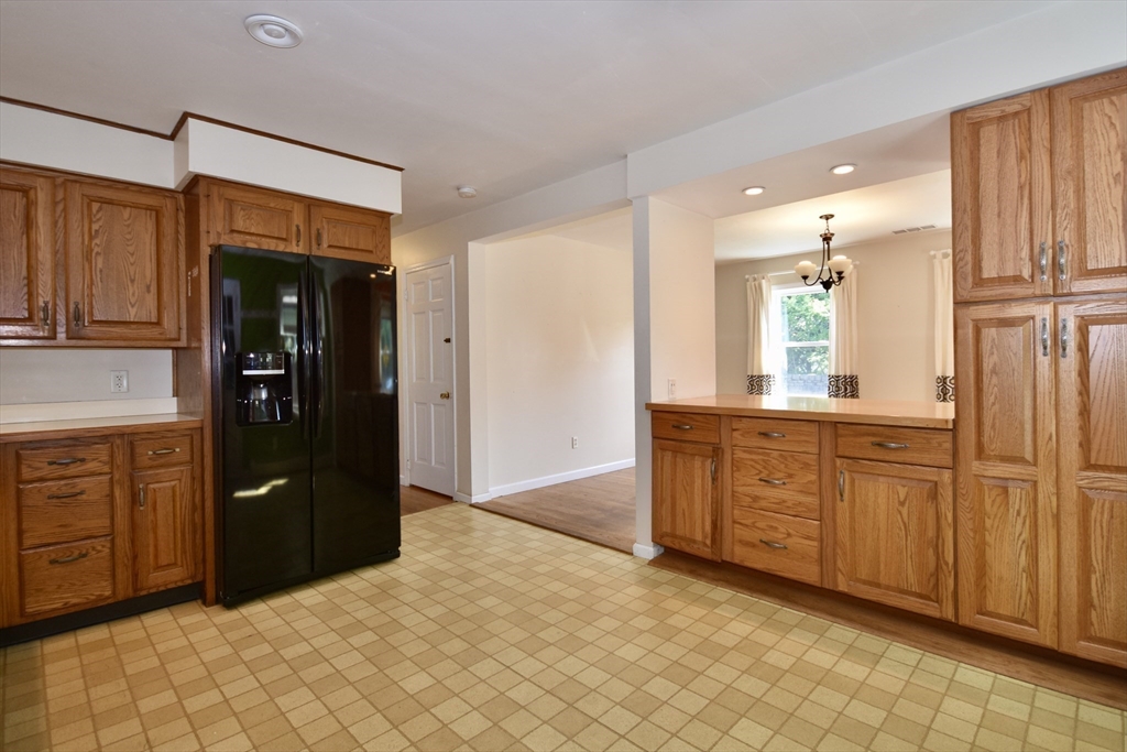 317 Slocum Road Dartmouth, MA 02747 - Photo 6 of 30 Gallery Image 6