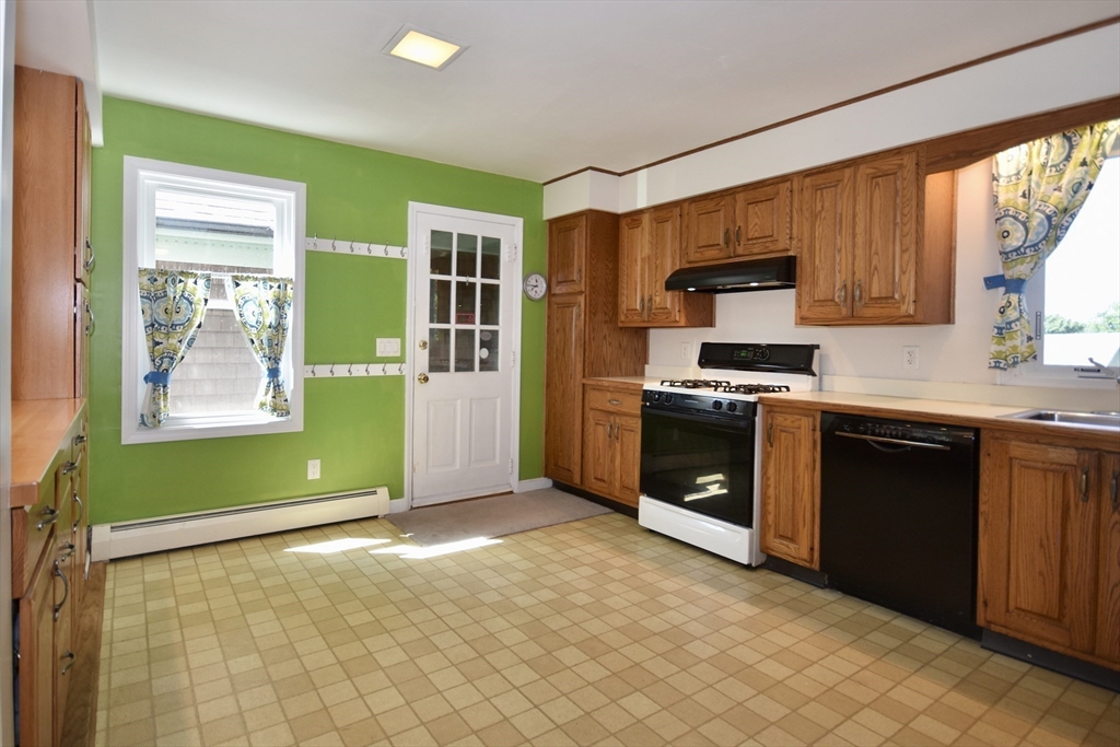 317 Slocum Road Dartmouth, MA 02747 - Photo 8 of 30 Gallery Image 8