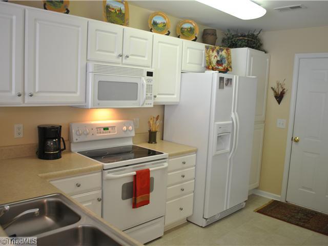 2124 Weststone Road Clemmons, NC 27012 - Photo 3 of 10 Kitchen.