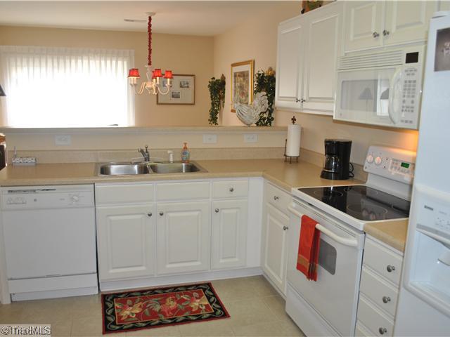 2124 Weststone Road Clemmons, NC 27012 - Photo 8 of 10 Kitchen.