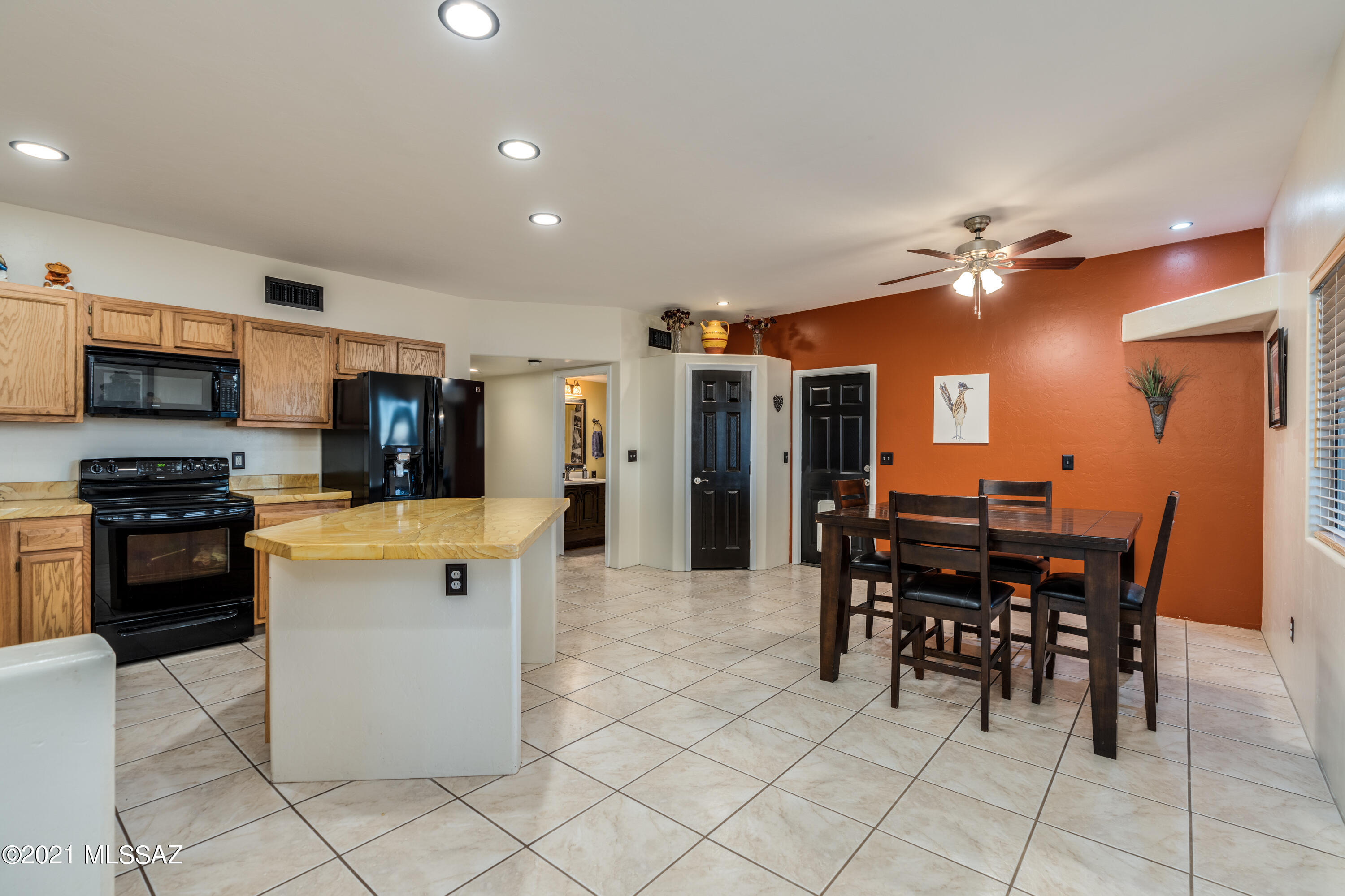 9737 South Spider Rock Road Vail, AZ 85641 - Photo 9 of 46 Gallery Image 9