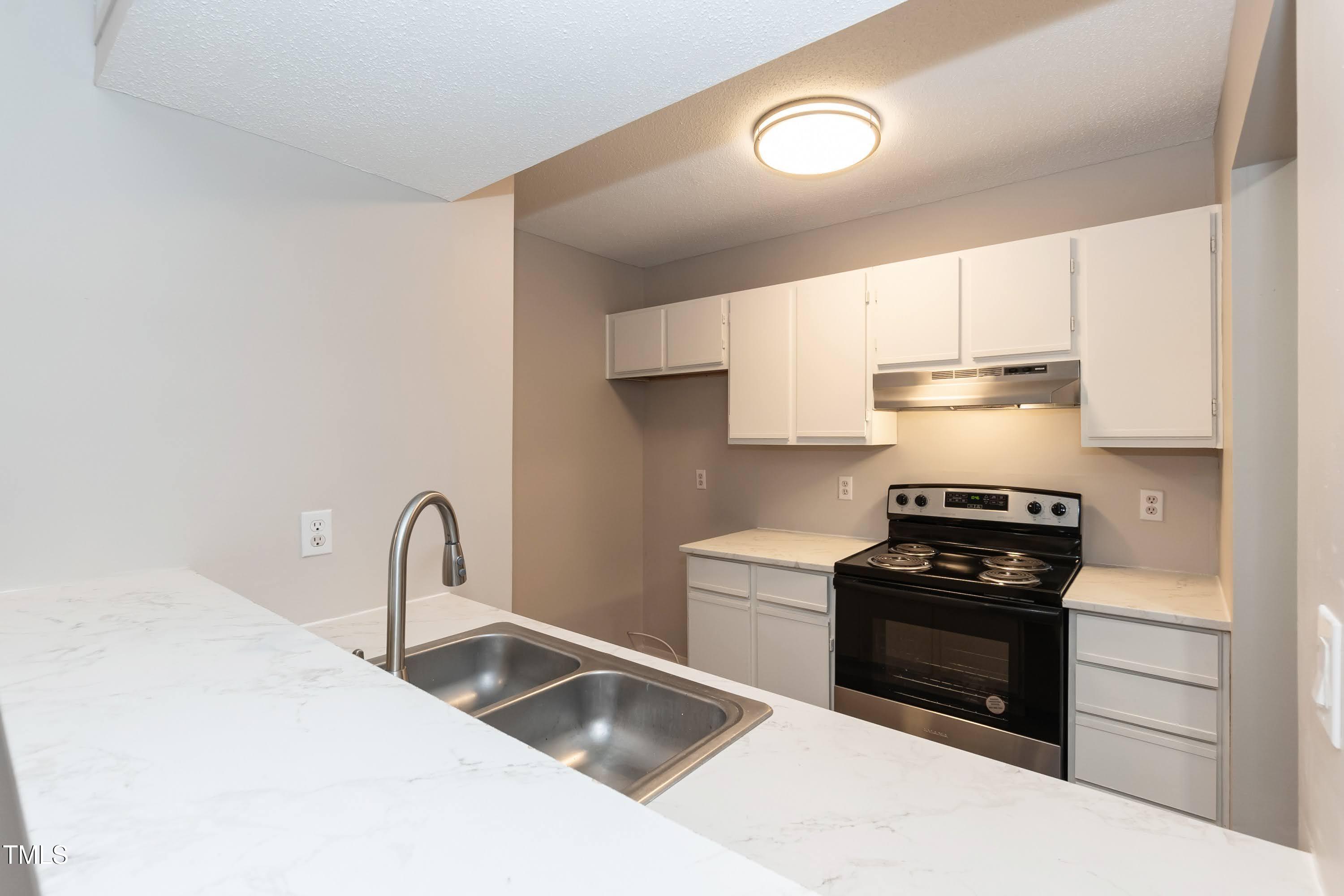 3704 Chimney Ridge Place, Unit 7 Durham, NC 27713 - Photo 8 of 17 Kitchen 01